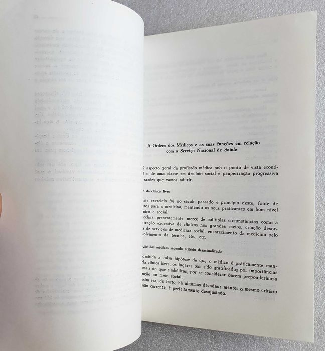 Antigo Livro ~ "Estudo sobre a Carreira Médica - Relatório Ordem dos Médicos" ~ Porto 1960 ~ RARO