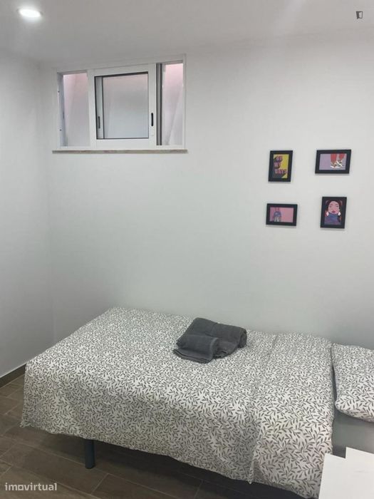 Quarto - localizado em Parque das Nações Lisbon