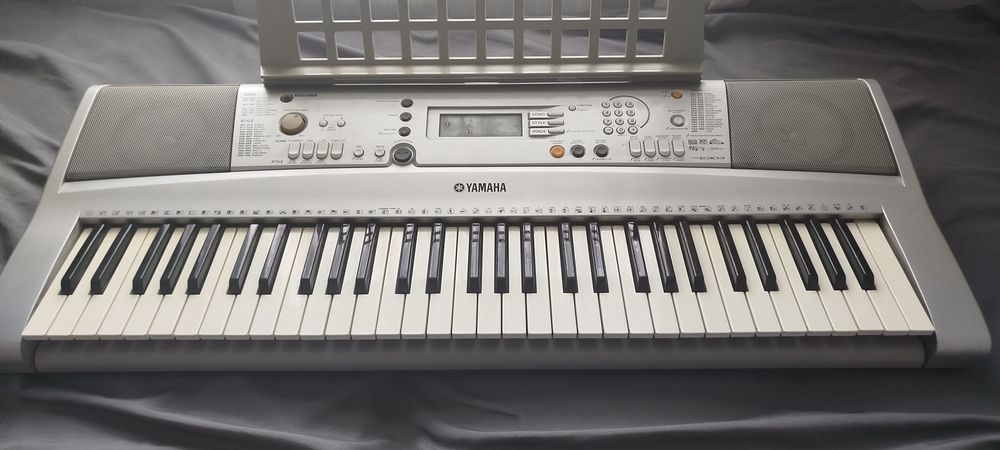 Yamaha PSR-E303.