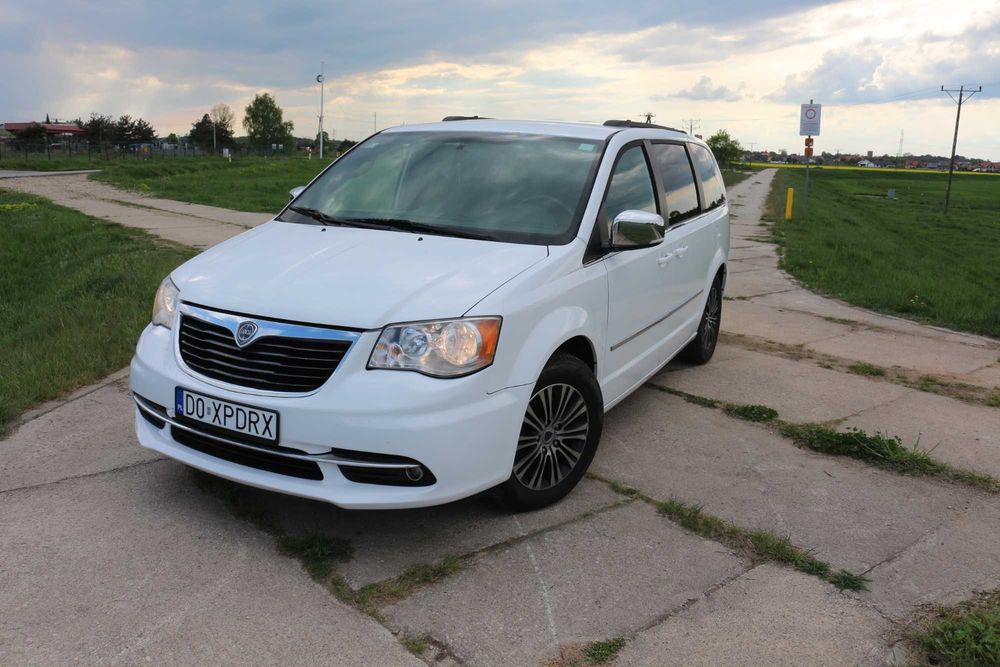 Lancia Voyager S 2.8 crd 7 osób 2015r Piękny van Super Wyposażenie