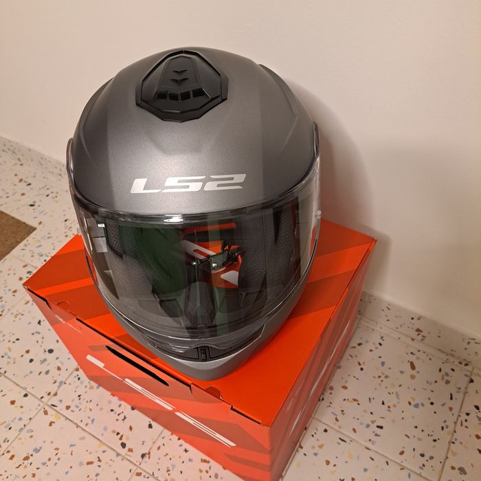 Capacete M da marca LS2