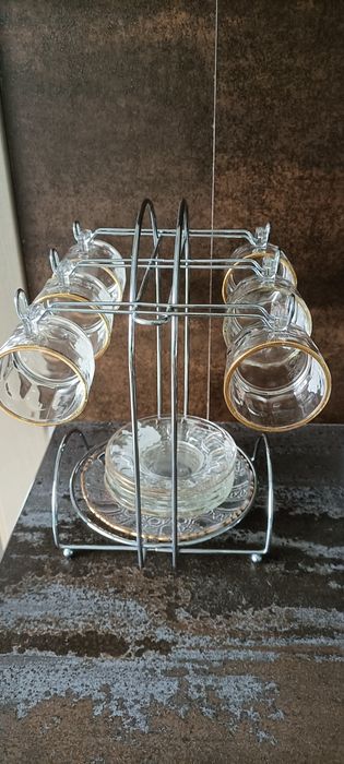 Conjunto de 6 chávenas, pratos e suporte