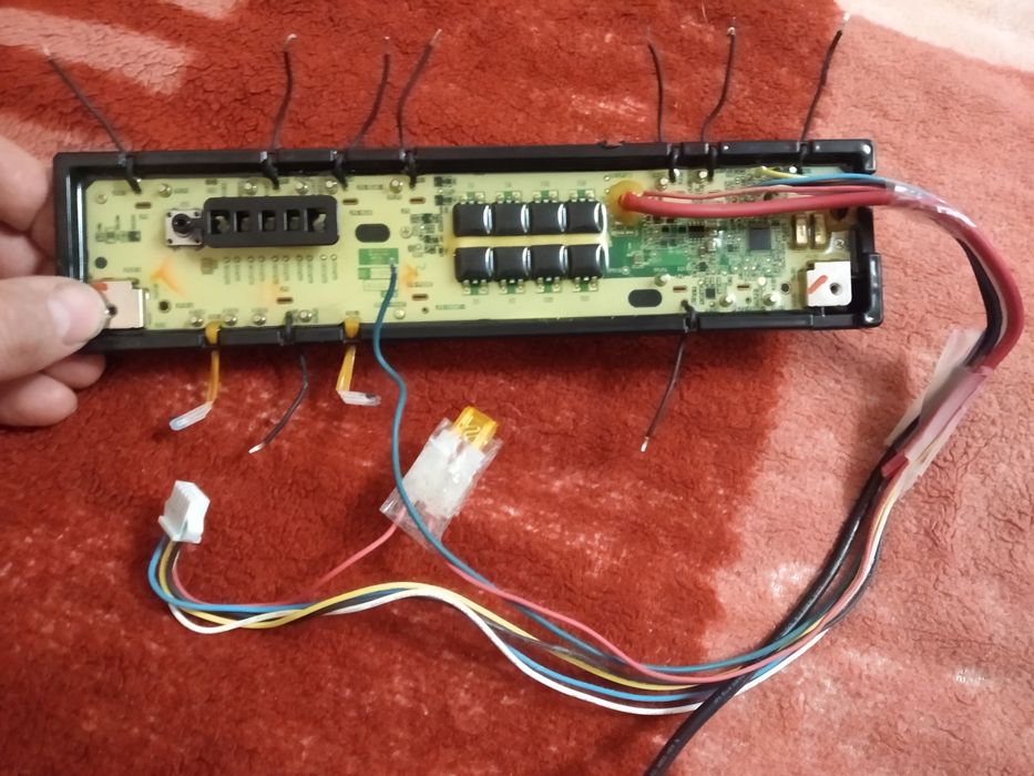 Зарядне 10S. 36V 5A