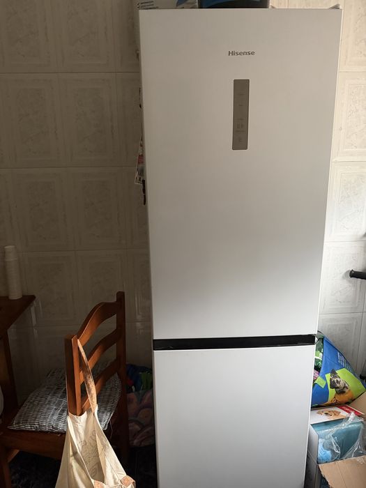 Frigorífico Combinado HISENSE RB390N4DWD (No Frost - 186 cm - 304 L - Branco)