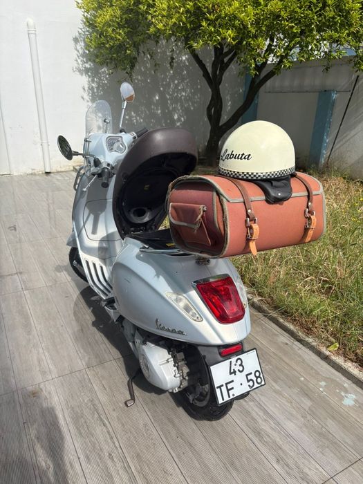 Vespa 125 Edição 70 anos