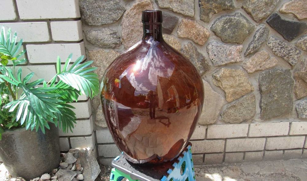 Бутыль цельношовная 30-32 на литра из СССР для вина итд.