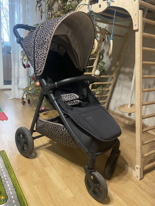 Продам прогулочную коляску Mast