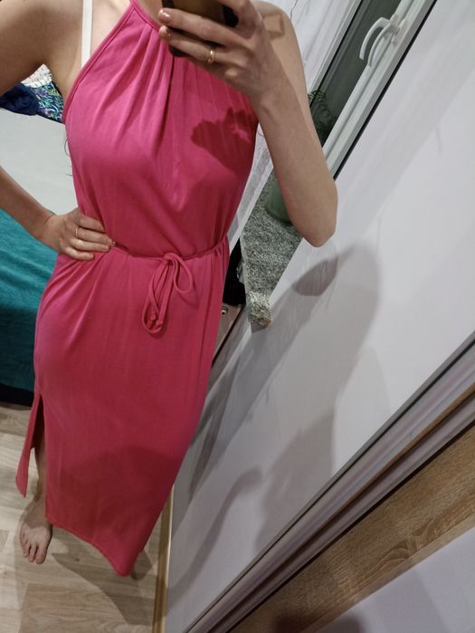 Długa różowa sukienka na lato na ramiączkach elegancka Esmara S