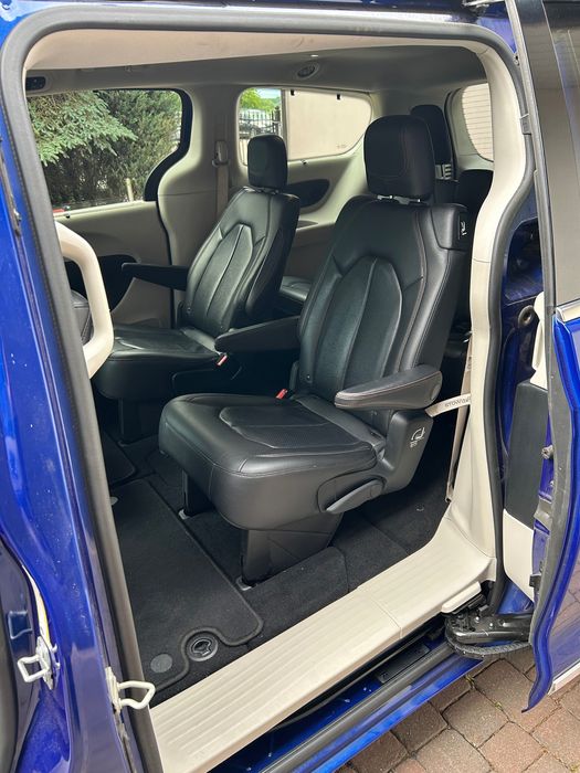 Chrysler Pacifica 3.6 Pacyfica benzyna 7 osób Monitory