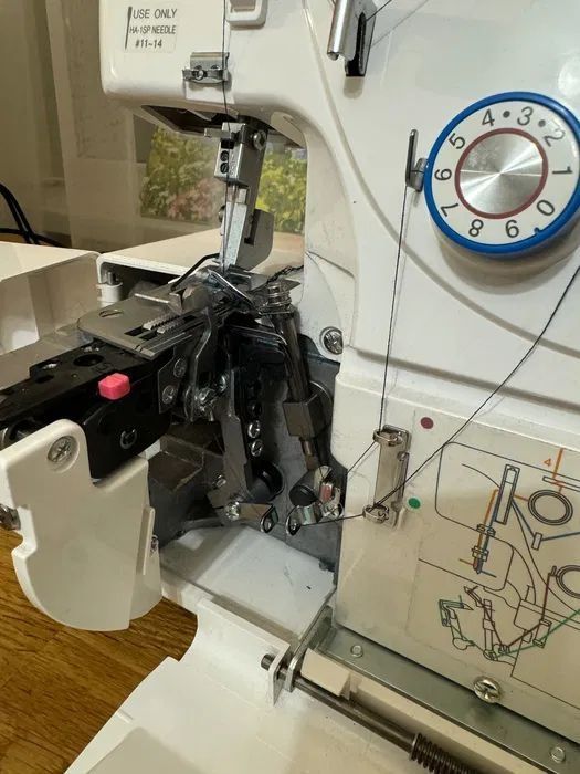 Продам оверлок femeli244d