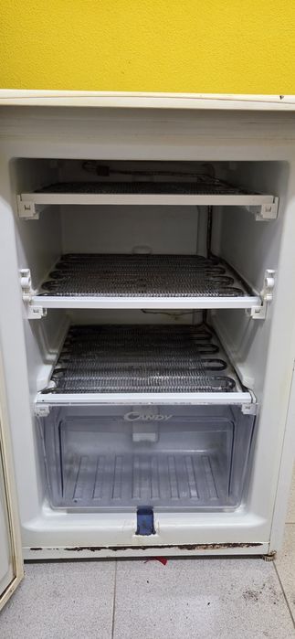 Vendo, frigorífico e arca congeladora pequena