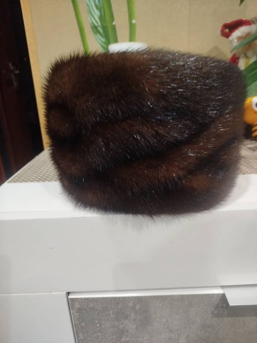 Шапка жіноча, зимова із хутра норка.