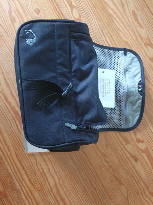 Czarna kosmetyczka męska Tatonka