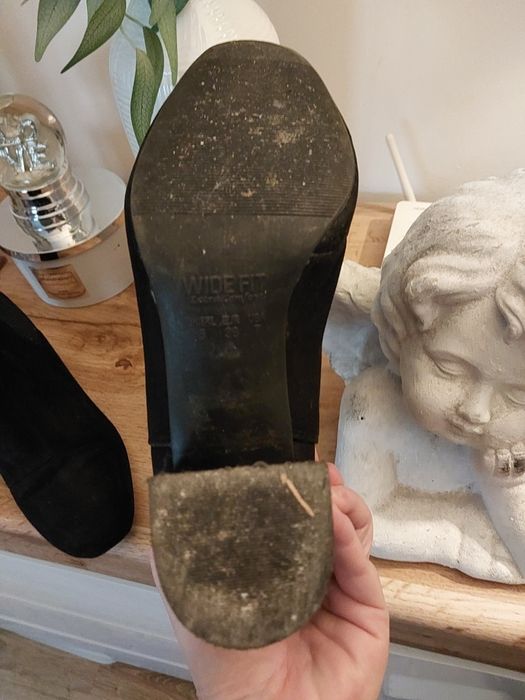 Czarne buty botki na obcasie slupku