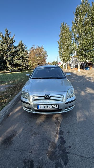 Автомобіль Тойота авенсіс 2.2