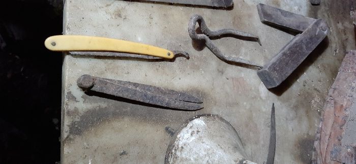 Pequenas ferramentas antigas