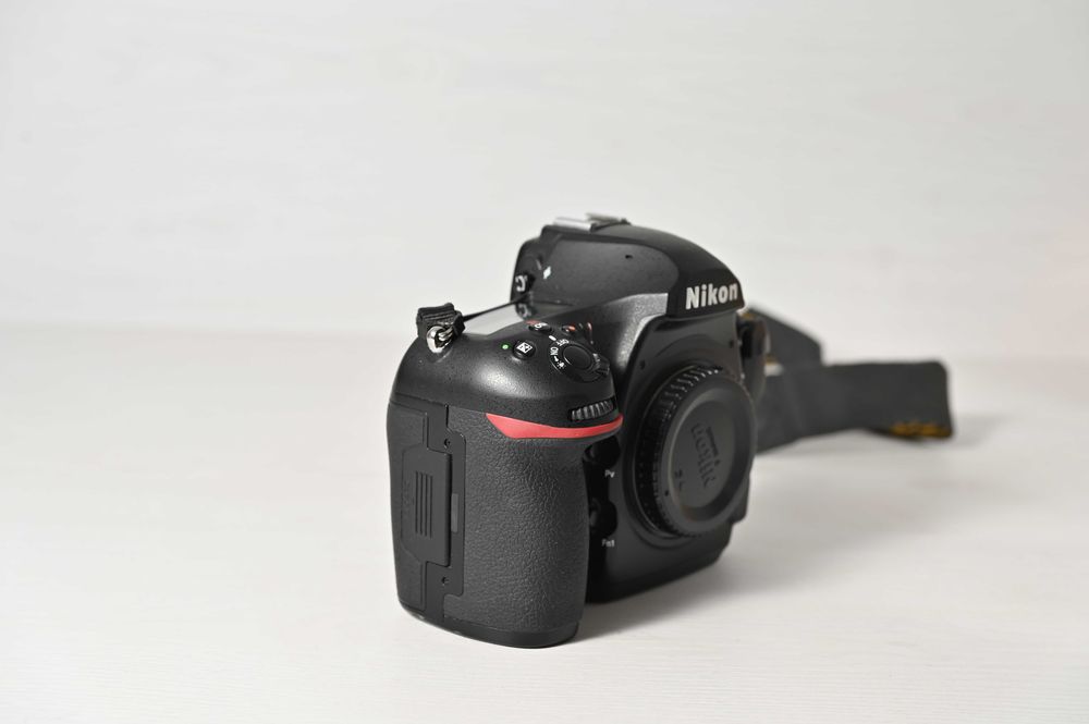 Продам Nikon D850 у відмінному стані!
