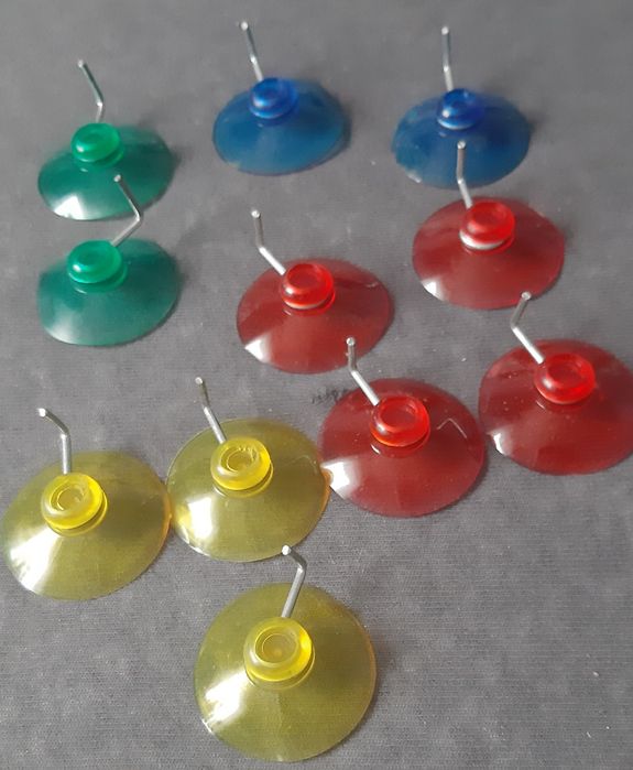 Przyssawki z haczykami.