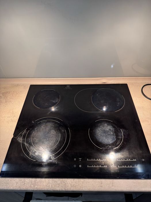 Варочна поверхня electrolux