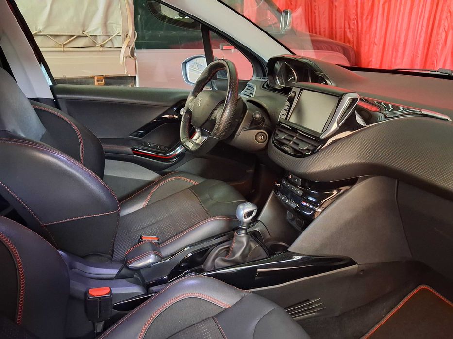 Carro Peugeot 2008