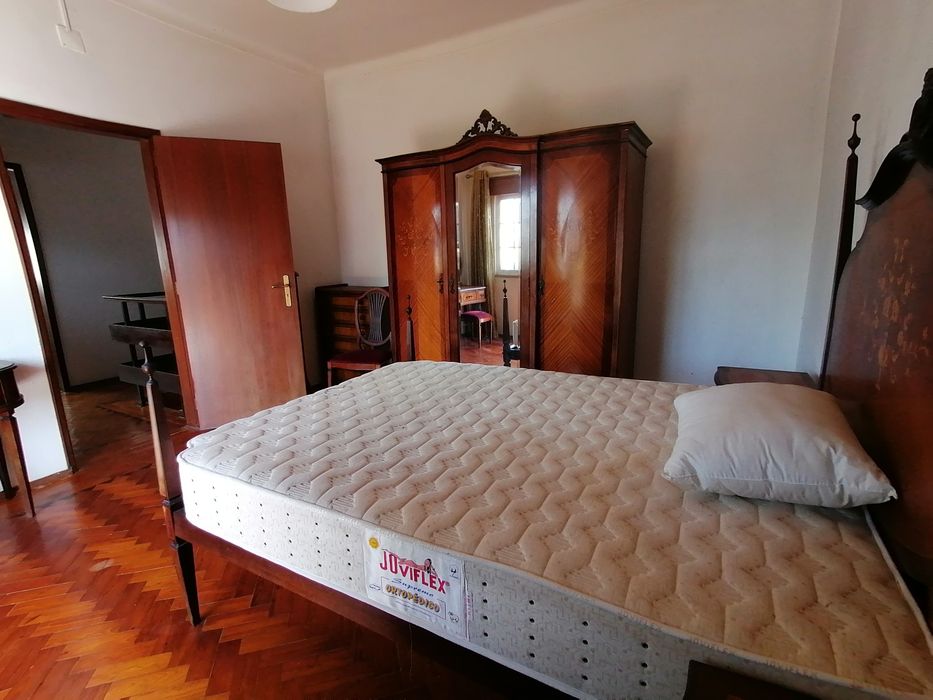 Quarto completo antigo