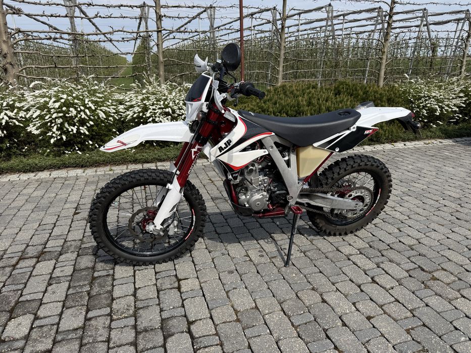 Motocykl enduro AJP PR5 250cm3