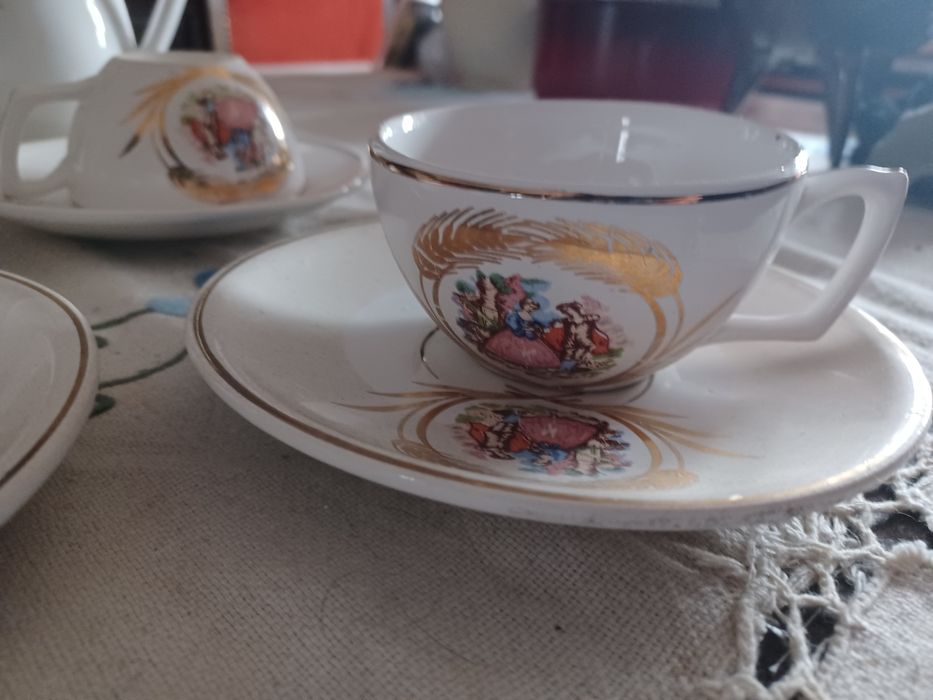 Opportunity: Unused Tea Set425699367893739521