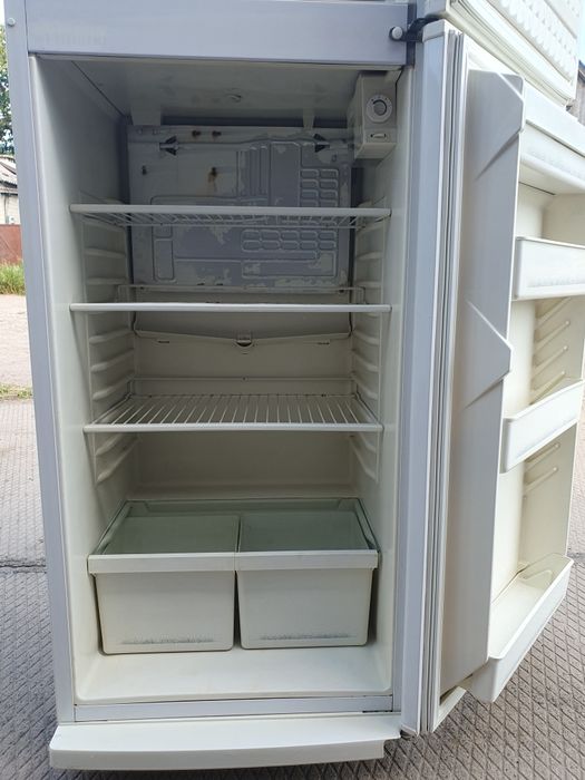 Холодильник вместительный