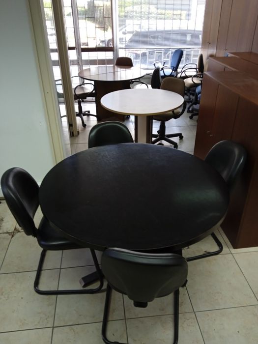 Mesas de reuniões redondas