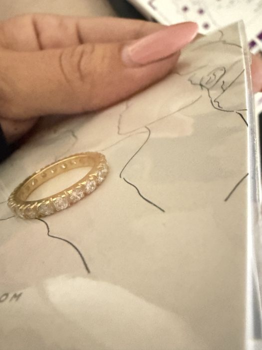 Conjunto de 2 anéis dourados NOVOS com CAIXA e FATURA