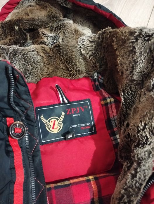 Продам зимову куртку р.44