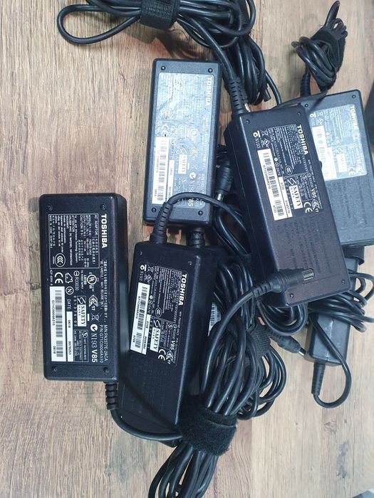 Зарядка зарядное блок питания живлення Toshiba 15v/3-5a 45-90w 6.3×3.0