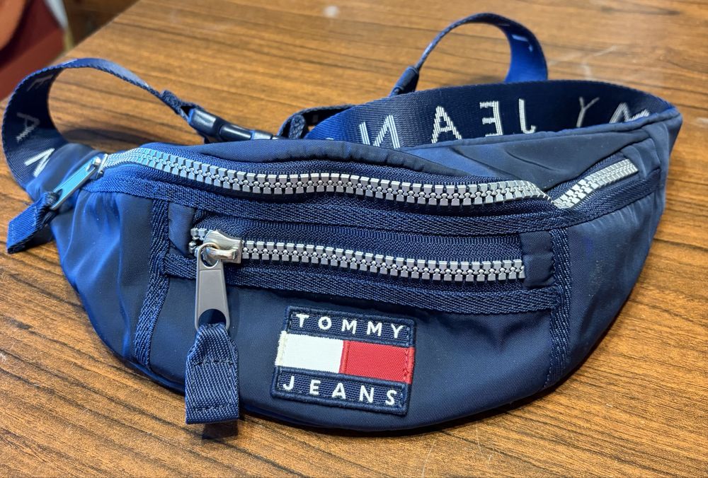 Бананка tommy jeans нова