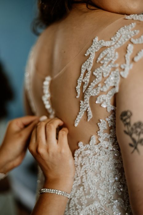 Suknia ślubna z welonem