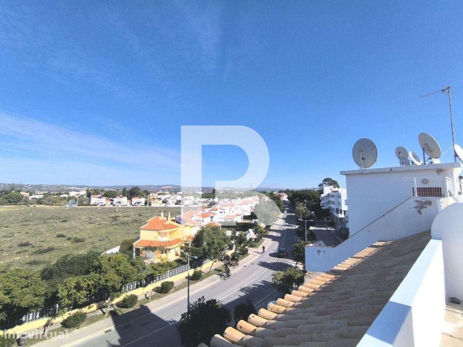 Apartamento T2 com Terraço em Albufeira — Albufeira E Olhos De Água, Faro