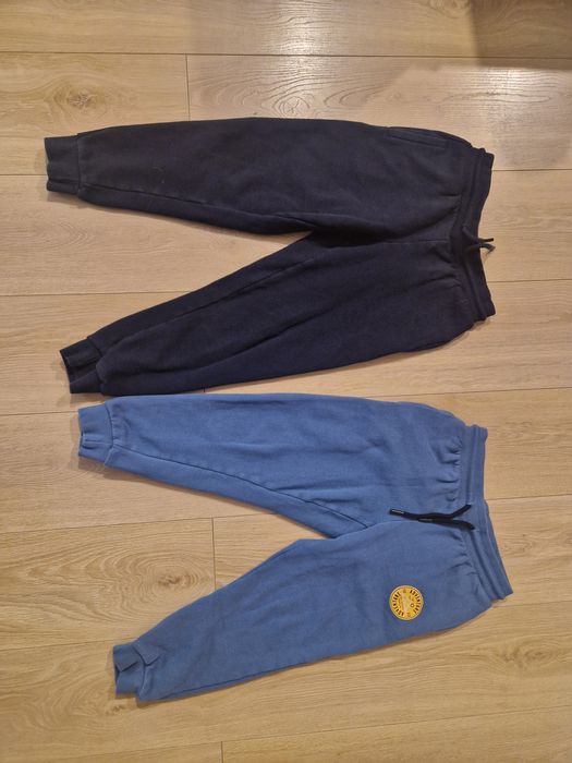 2 pary spodni dresowych dla chłopca na około 128/134 cm
