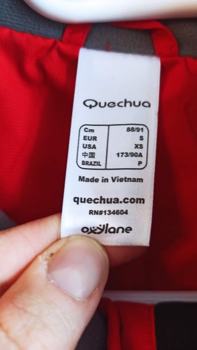 Kurtka przeciwdeszczowa Quechua