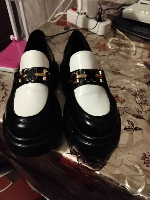 Продам туфлі (лофери)