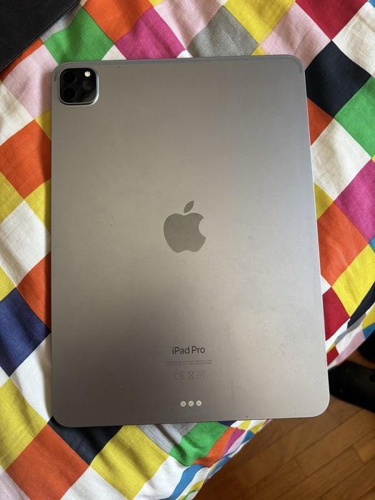 Ipad Pro 11” 4.ª Geraçao 2022 + Capa com Teclado