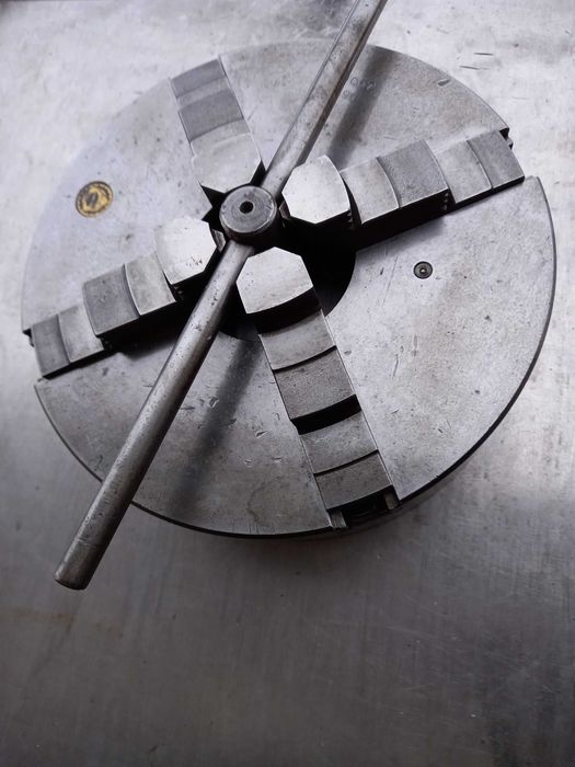 Używany uchwyt tokarki fi 250.