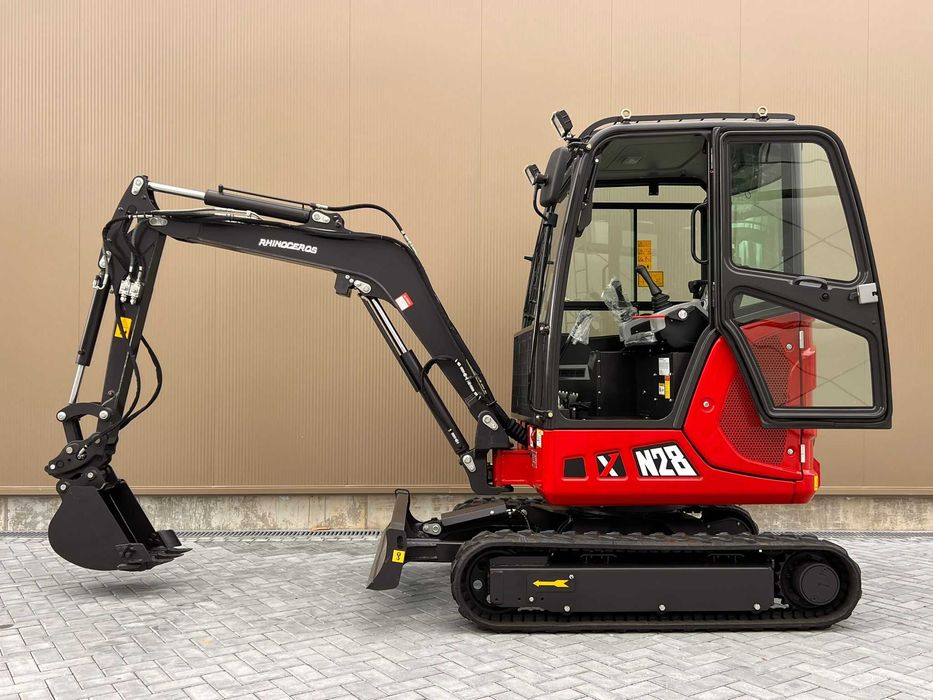 MINI GIRATORIA XN28C RHINOCEROS  MOTOR KUBOTA PROFISISONAL