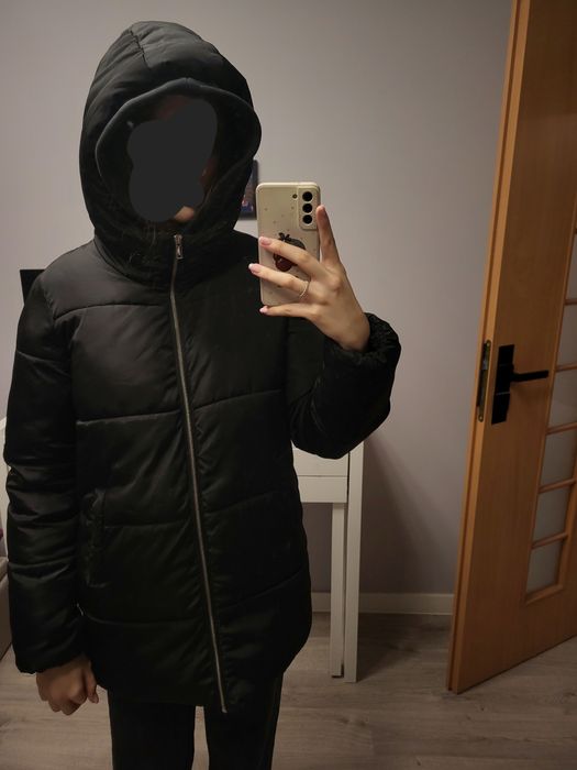 Czarna kurtka zimowa