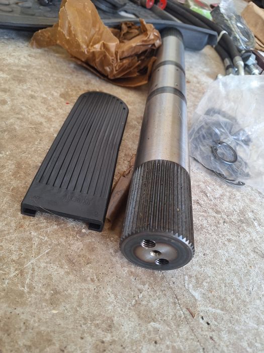 Вал навески мтз 1221-4615014. Завод