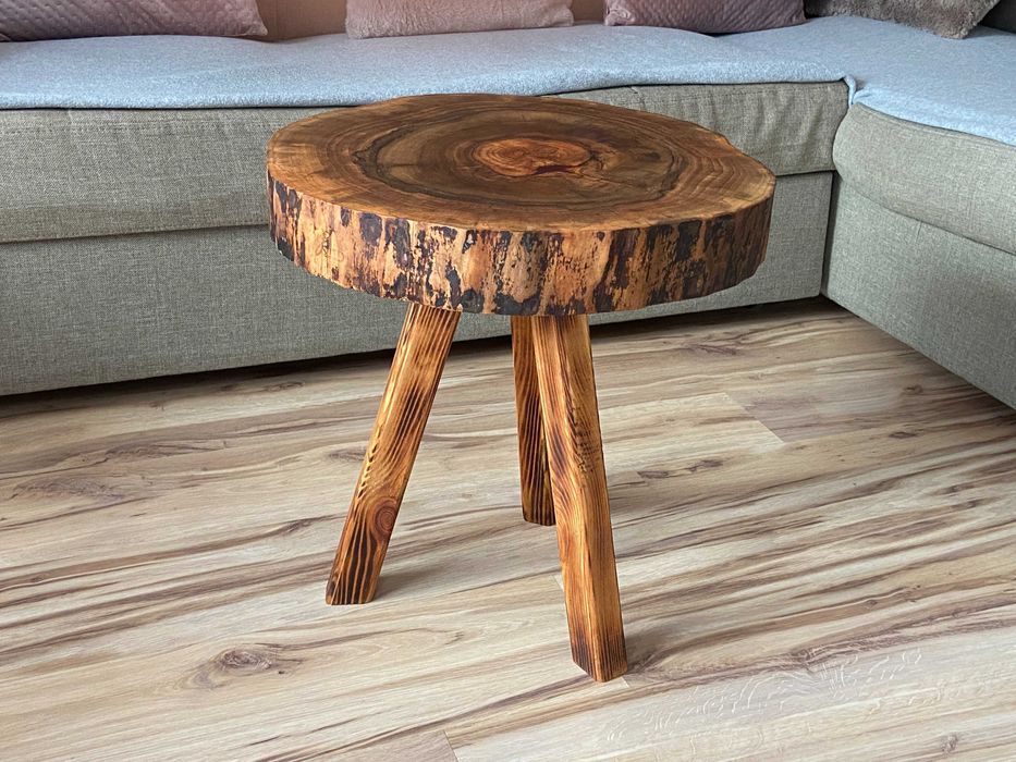 Stolik kawowy z drewna orzechowego