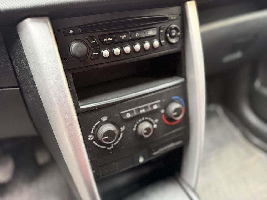 Продам Peugot 207 1.6 дизель 2010