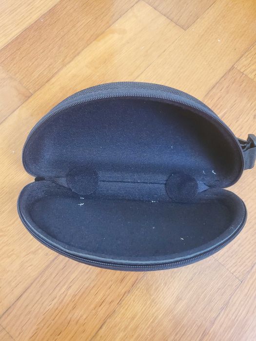 Caixa de óculos preta