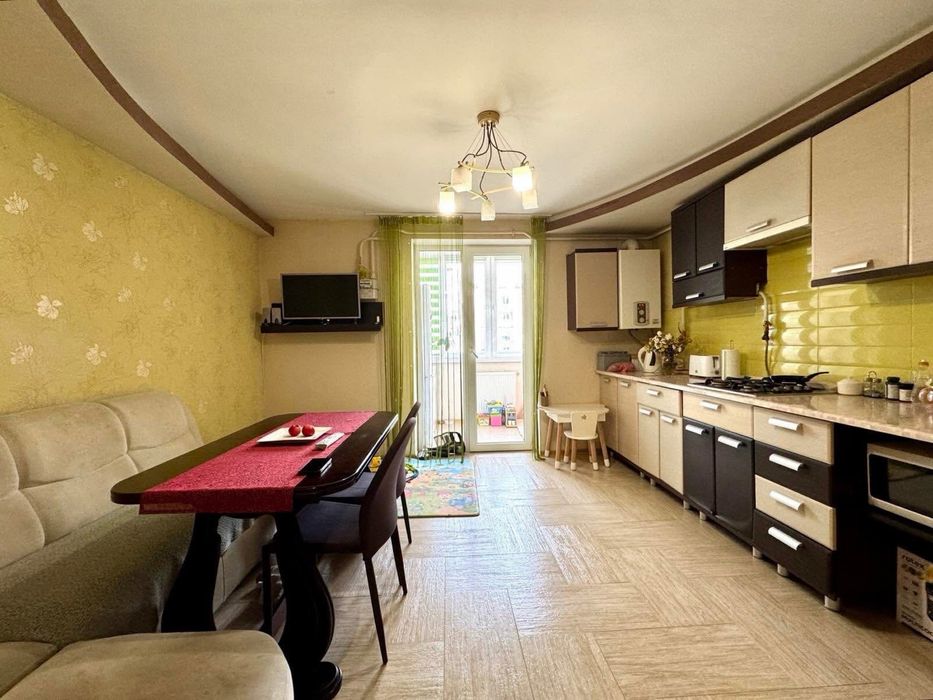 Продаж 2-х кімнатної квартири на вул. Симоненка