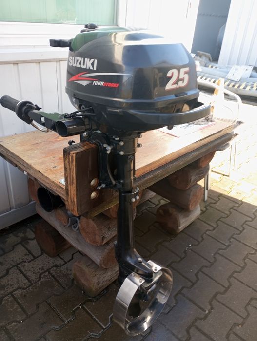 Silnik zaburtowy Suzuki 2.5KM 4suw osłona śruby