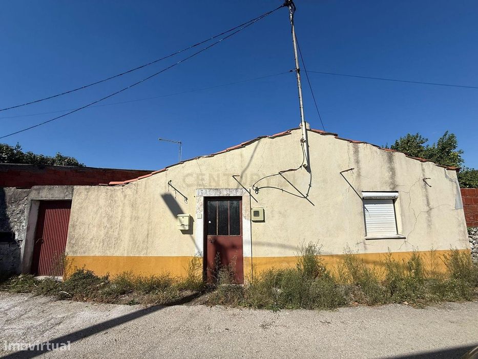 Ruína para Recuperar em Olaia e Paço   Torres Novas