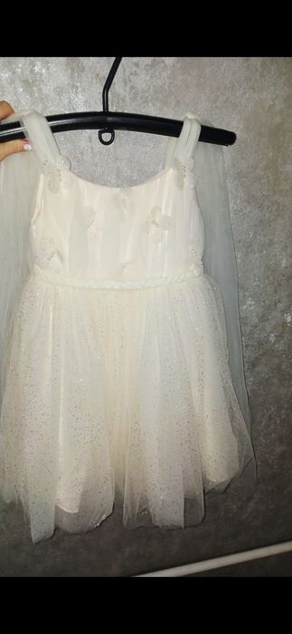 В наявності.Нове плаття на випускний до